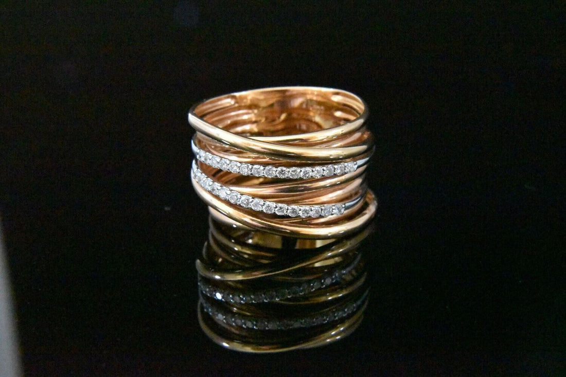 Right hand Ring with Diamonds in 18KTT – White Diamonds: 0.25ct