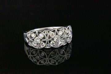 Right hand Ring with Diamonds in 18KWG – White Diamonds: 0.69ct