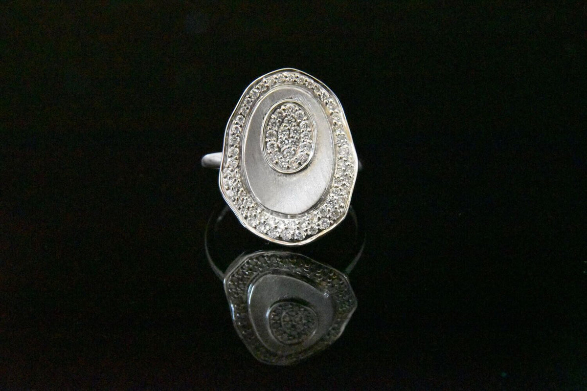 Right hand Ring with Diamonds in 18KWG – White Diamonds: 0.43ct