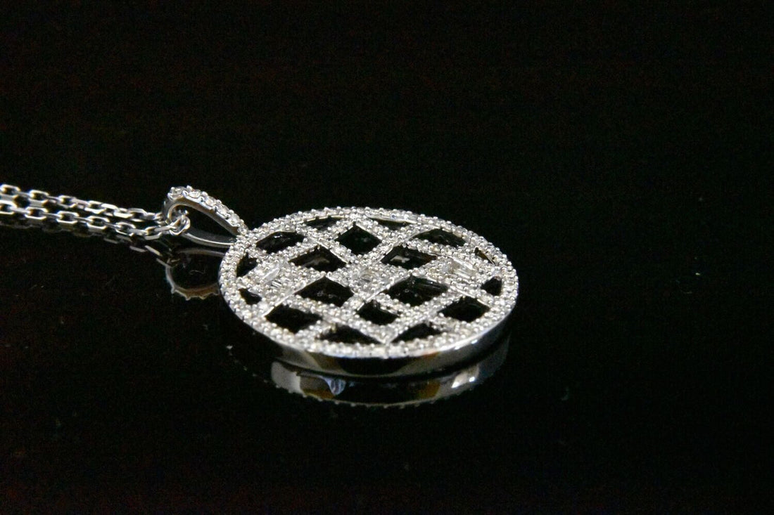 Diamond Pendant in 18KWG – White Diamonds: 0.72Ct