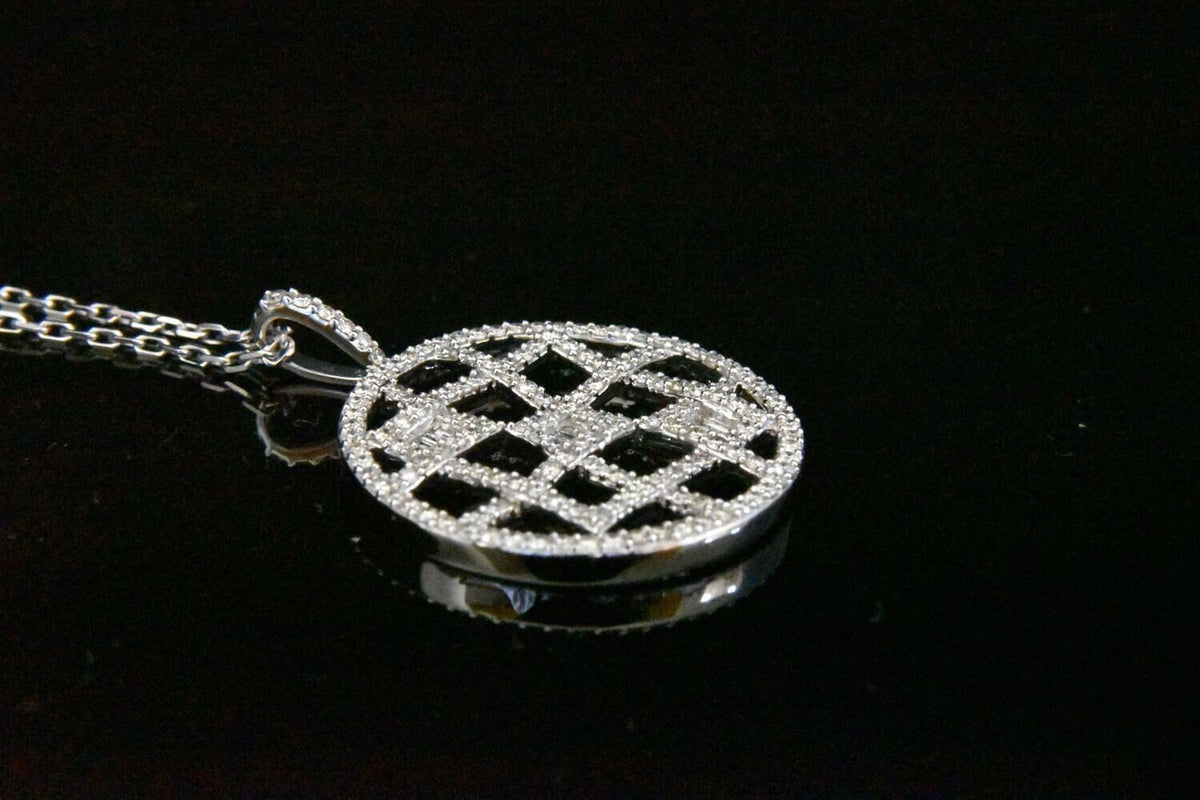 Diamond Pendant in 18KWG – White Diamonds: 0.72Ct