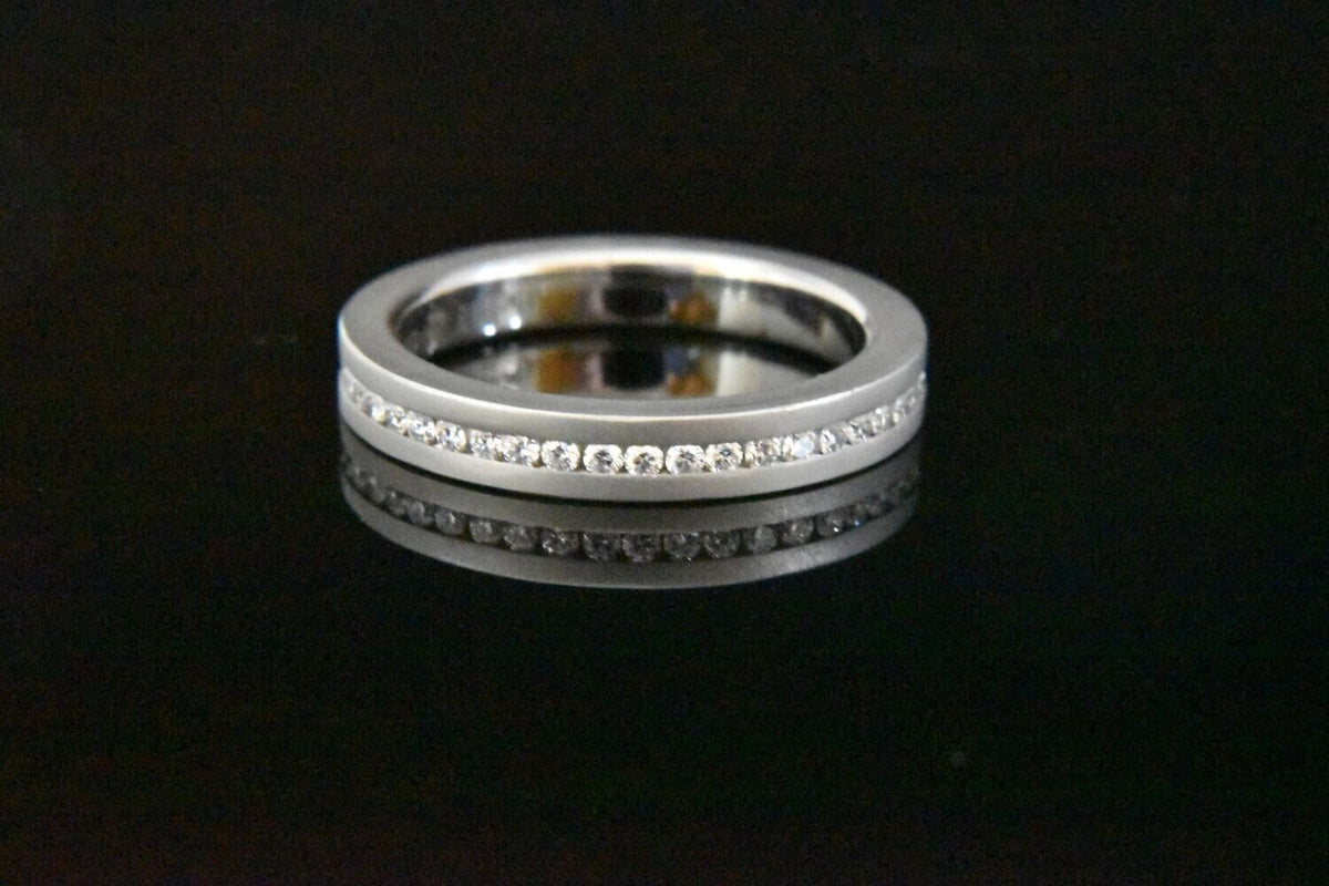 Eternity Band in Platinum – White Diamonds: 0.47ct