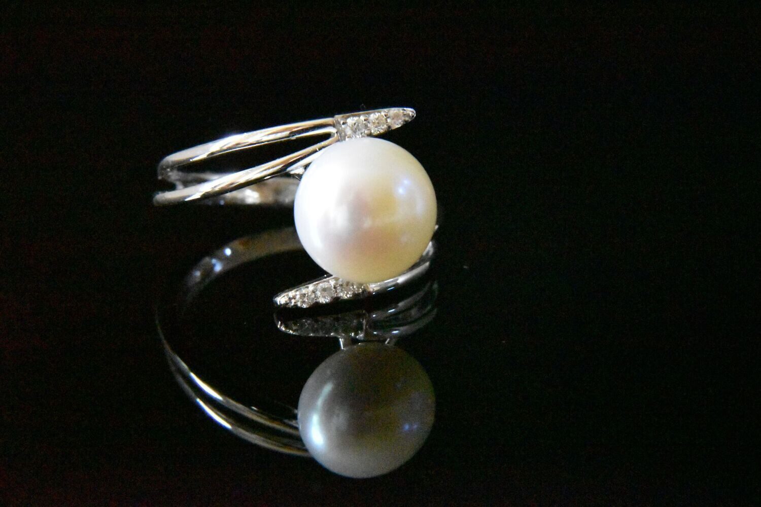 Elegant pearl and diamond ring.